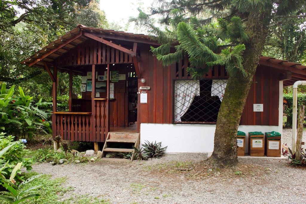 Cabinas Iguana Cahuita Exterior photo